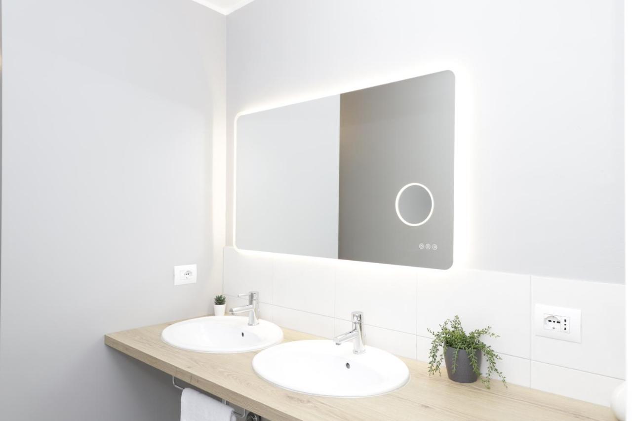 Hemeras Boutique Homes - 2 Luxury Apartments In The City Center Mailand Exterior foto